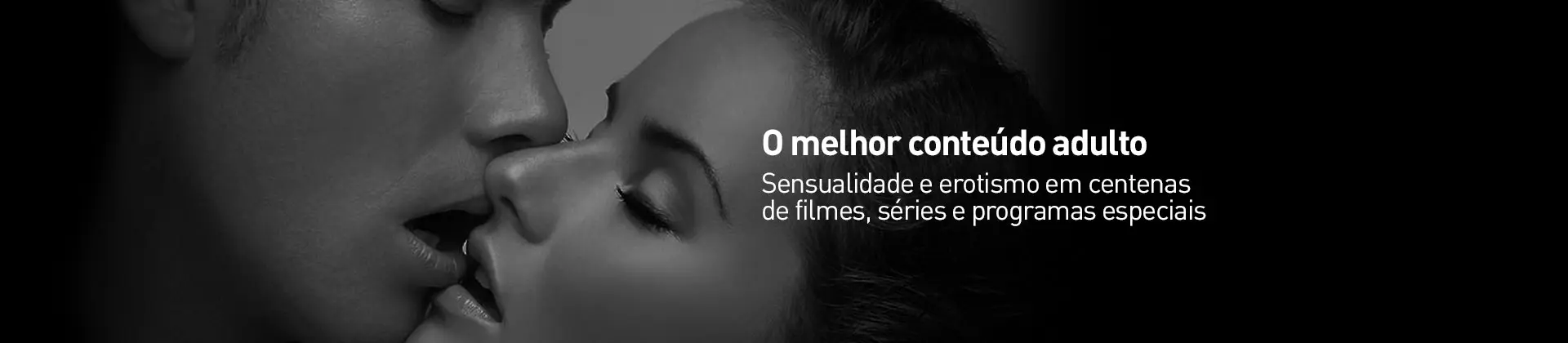 Um homem e uma mulher se beijando.