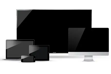 diversos dispositivos eletrônicos, entre eles, tela de computador, notebook, tablet e celular